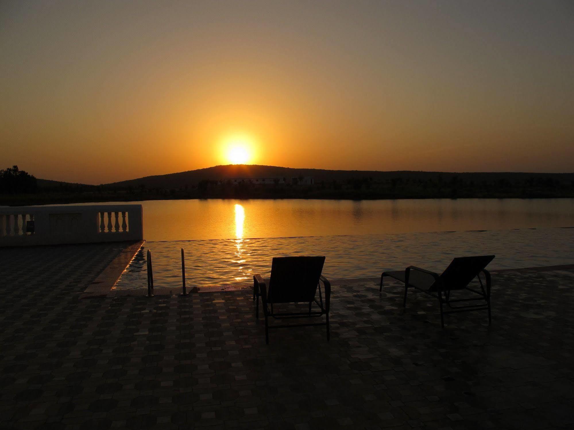 Juesta Lake Nahargarh Palace, Chittorgarh Parsoli Экстерьер фото