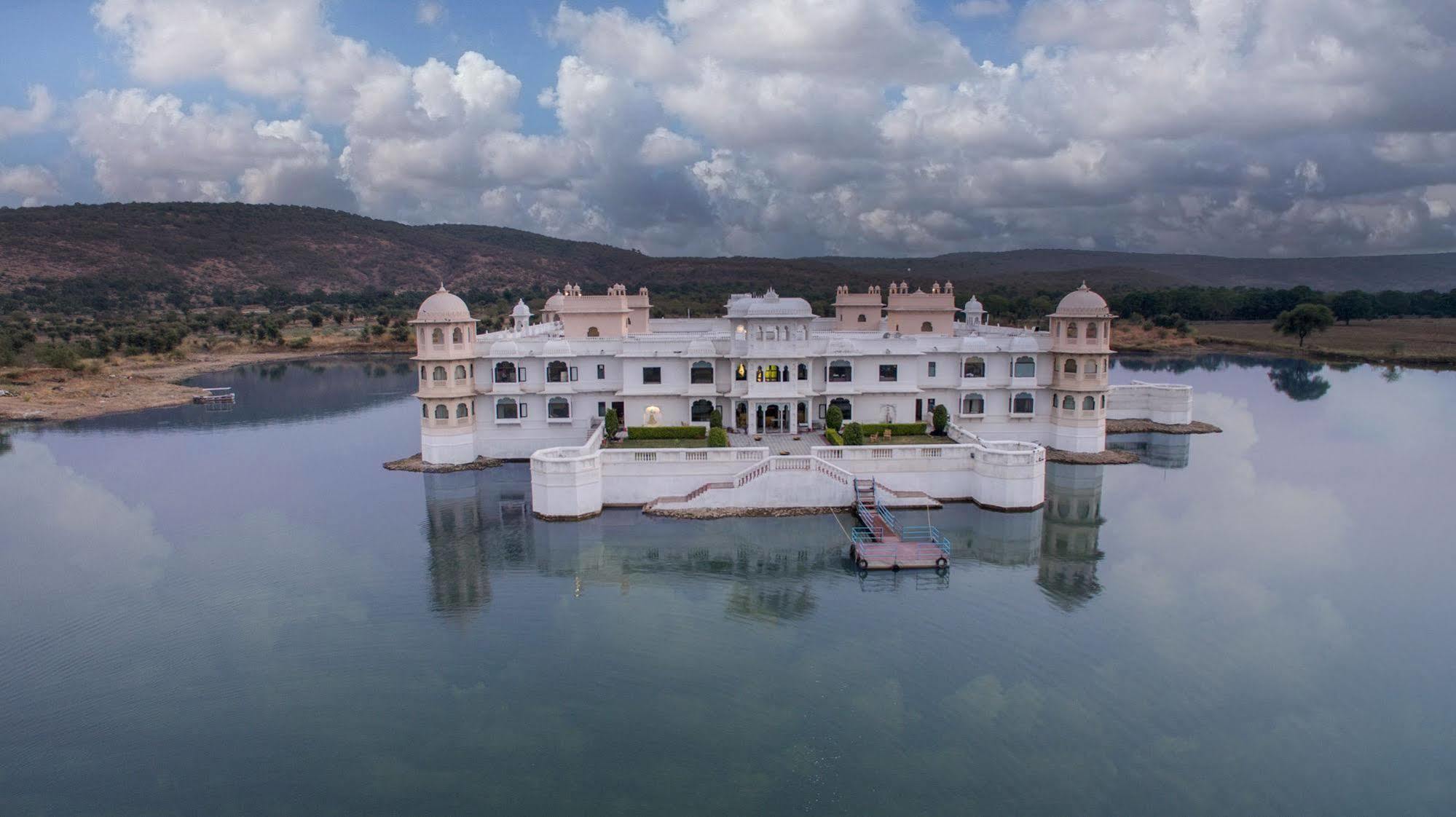 Juesta Lake Nahargarh Palace, Chittorgarh Parsoli Экстерьер фото